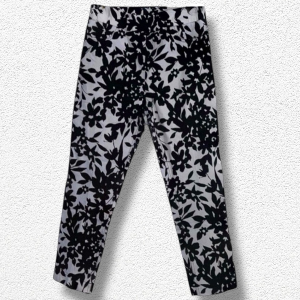 🌺NWT/SOFT SURROUNDING BLACK FLORAL LEGGINGS CAPRI-Super stretch